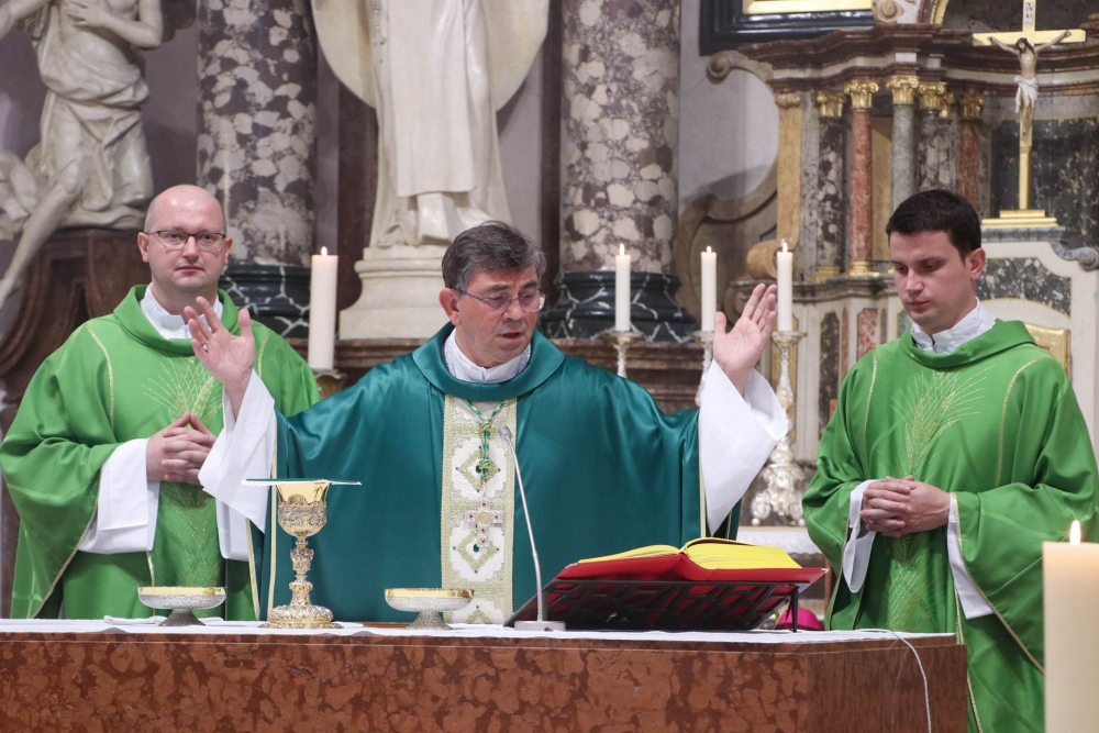 Biskup Ivo uveo u službu novog župnika u požeškoj Župi sv. Terezije Avilske