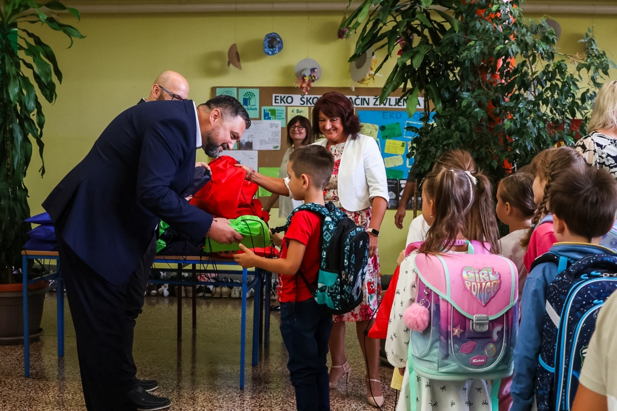 Prvi dan škole u Požeško-slavonskoj županiji: 590 prvašića započelo novo životno poglavlje