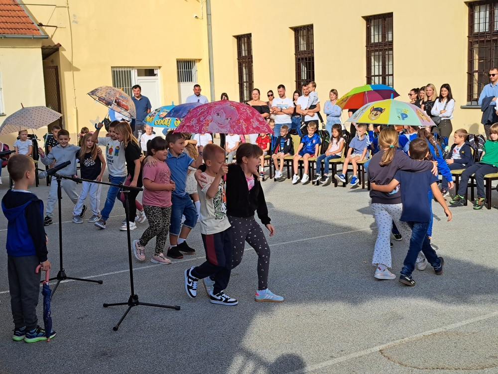 Gradonačelnik Miličević i njegova zamjenica Martinek obišli požeške gradske škole