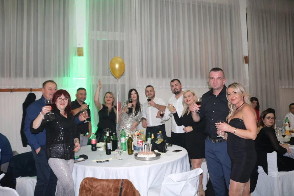 DOČEK 2026. U BIJELOJ KUĆI: Sanja Đorđević, grupa Kings i Branko Polić garantiraju dobru zabavu novogodišnje noći