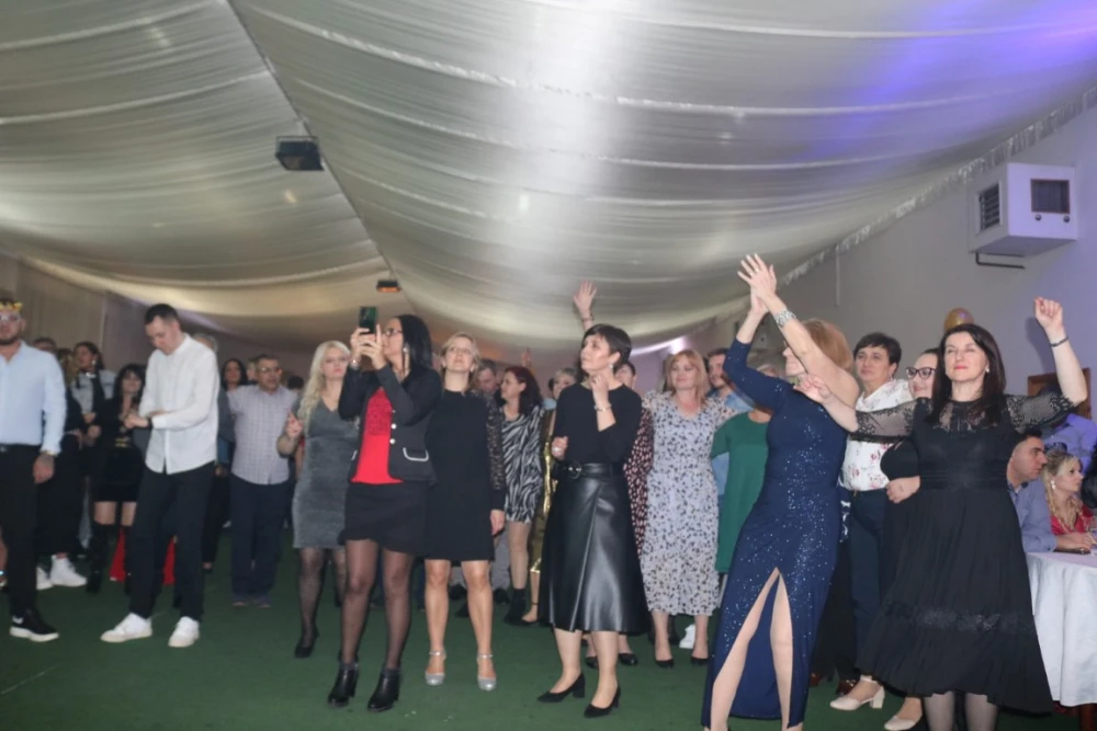 DOČEK 2026. U BIJELOJ KUĆI: Sanja Đorđević, grupa Kings i Branko Polić garantiraju dobru zabavu novogodišnje noći