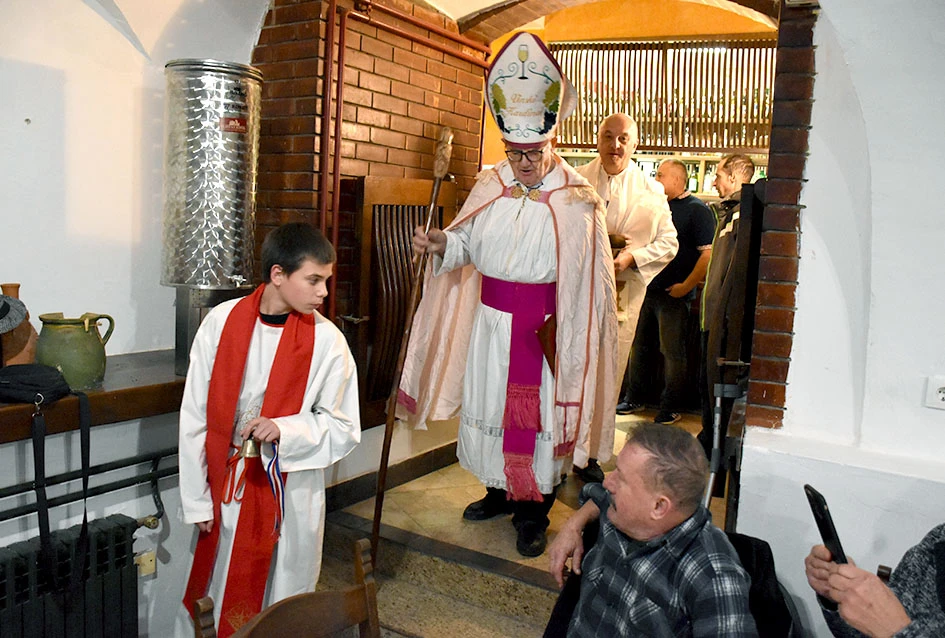 Rahela i Gordana vinske kume požeški vinara