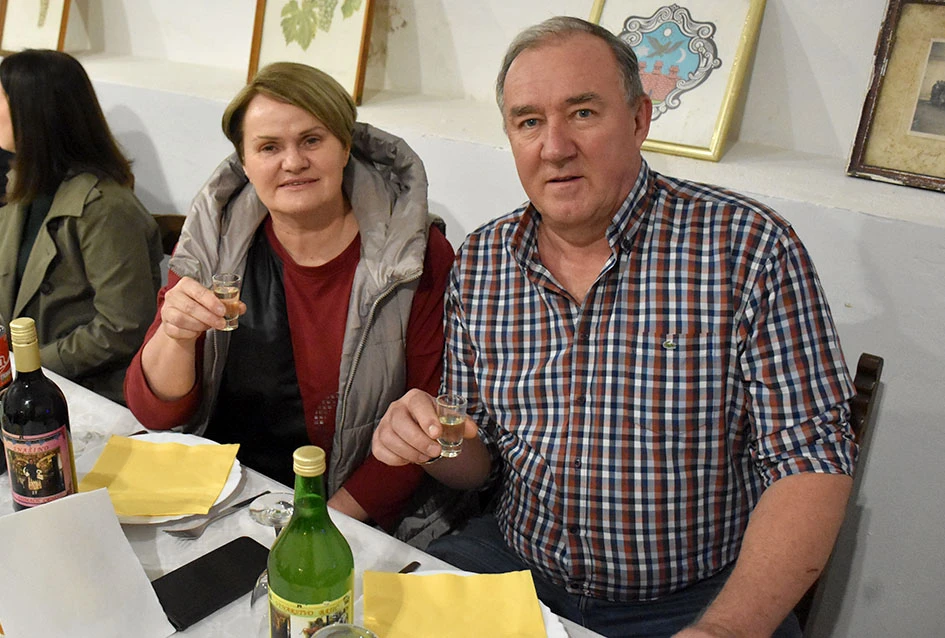 Rahela i Gordana vinske kume požeški vinara