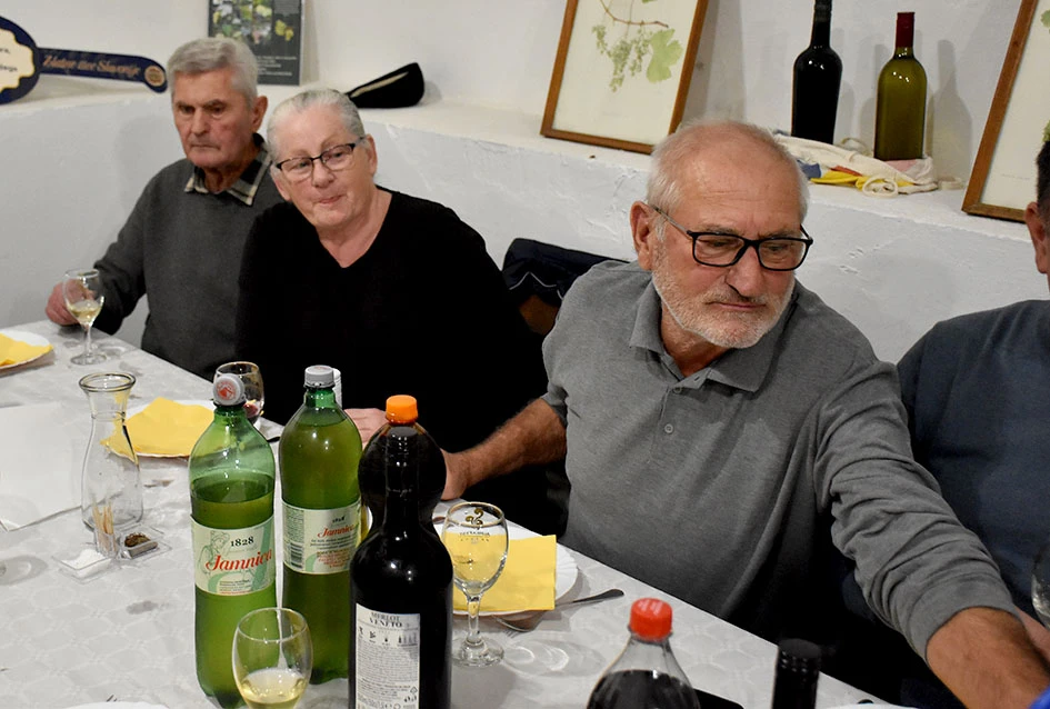 Rahela i Gordana vinske kume požeški vinara