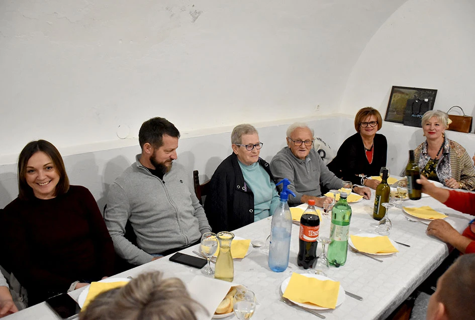 Rahela i Gordana vinske kume požeški vinara