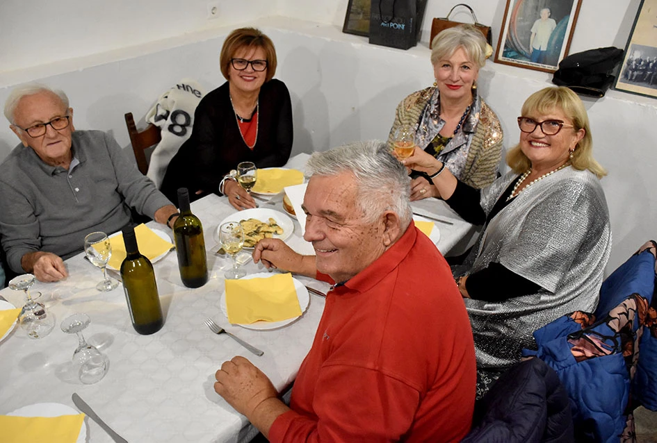 Rahela i Gordana vinske kume požeški vinara