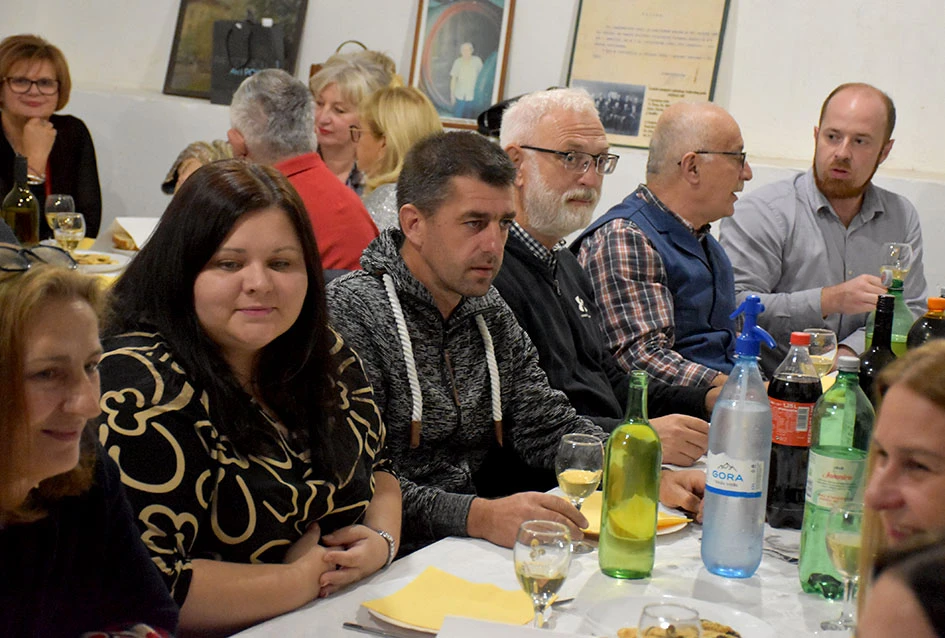 Rahela i Gordana vinske kume požeški vinara