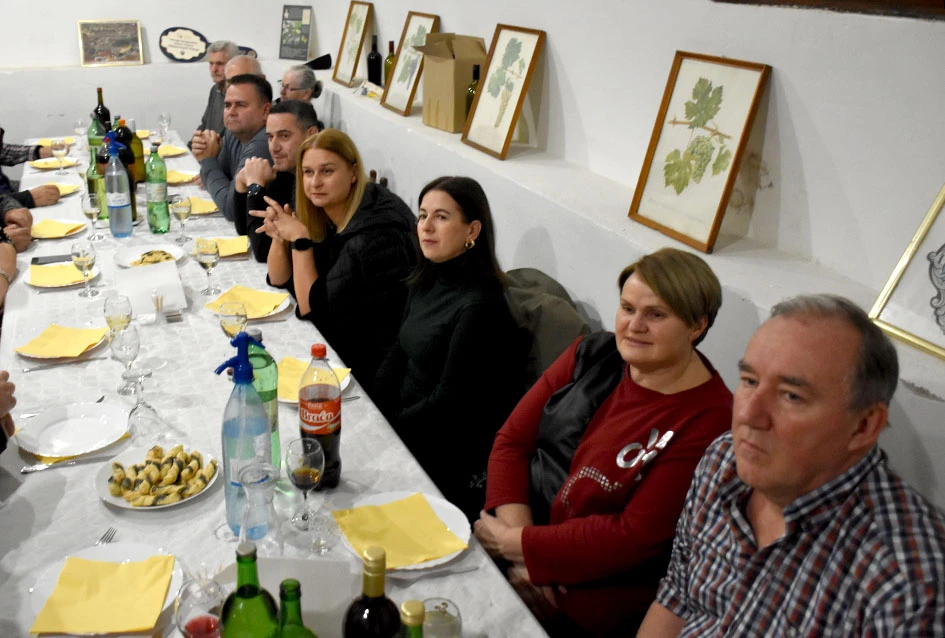 Rahela i Gordana vinske kume požeški vinara