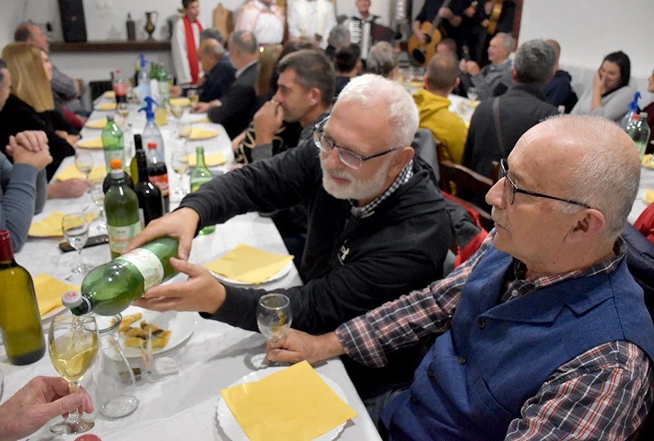 Rahela i Gordana vinske kume požeški vinara