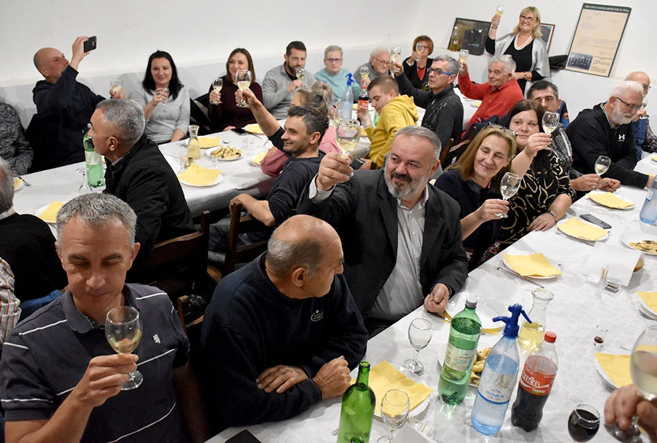 Rahela i Gordana vinske kume požeški vinara