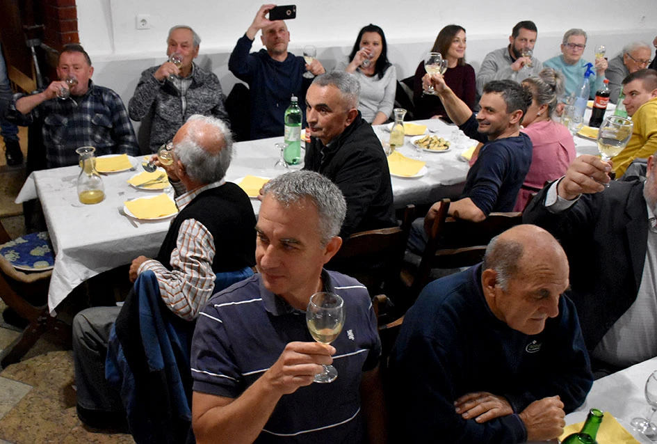 Rahela i Gordana vinske kume požeški vinara