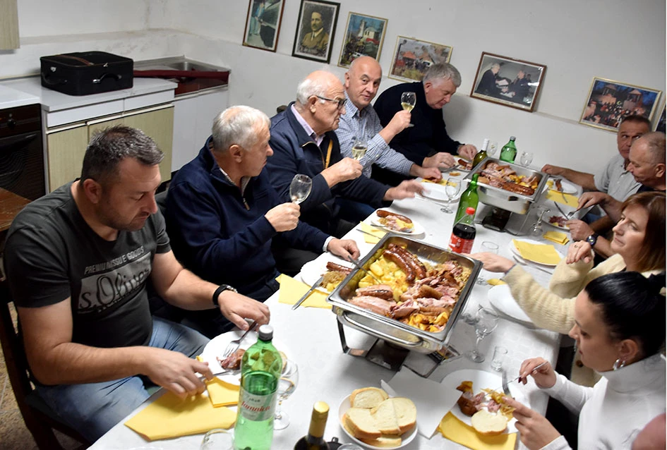 Rahela i Gordana vinske kume požeški vinara