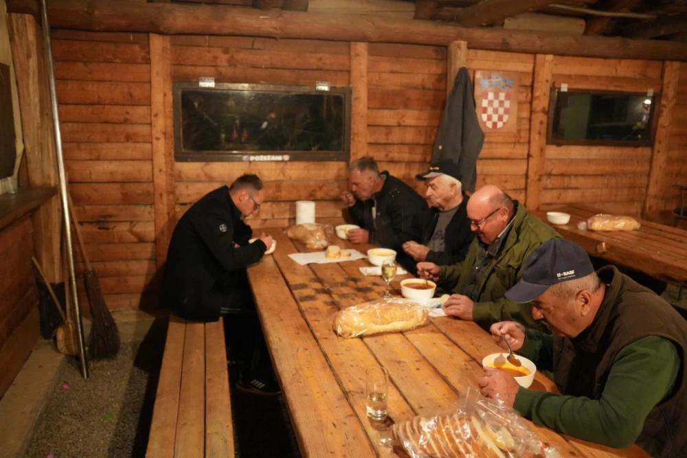 Hrnjevački vinogradari proslavili završetak berbe – vino, prijateljstvo i slavonska duša