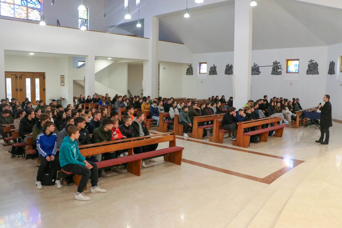 Započeli dekanatski susreti krizmanika i mladih u pripravi za SKHM2026.