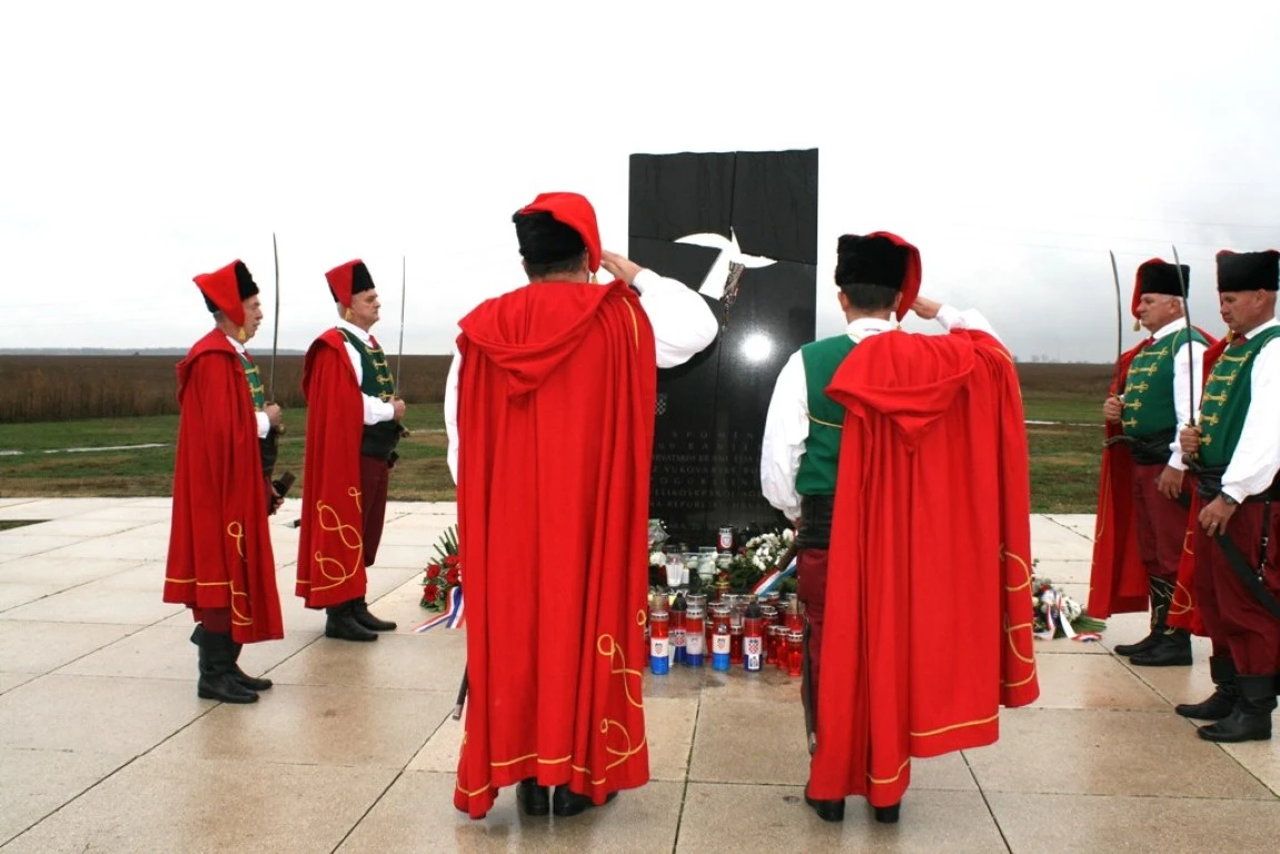 Postrojba Trenkovi panduri u posjetu Vukovaru