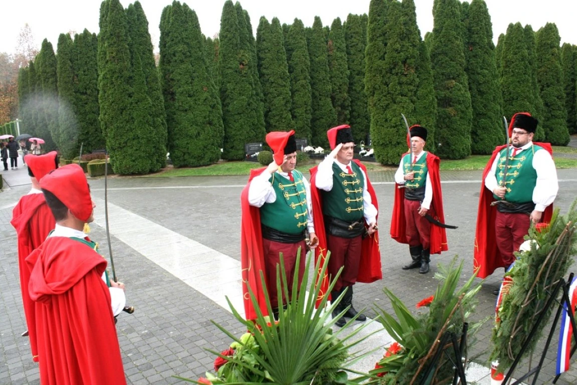 Postrojba Trenkovi panduri u posjetu Vukovaru