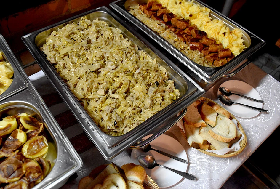 Požeška poduzetnica Ivanka Dodiković proslavila Martinje; Vlado Bauer predvodio obred, kumovi Franjo Lucić i Marinko Markota