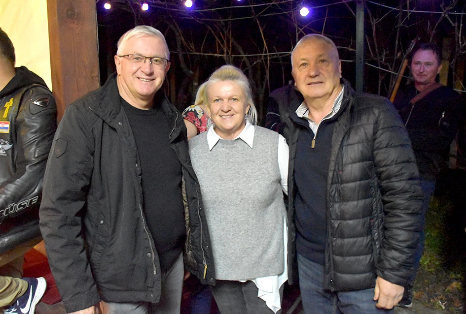 Požeška poduzetnica Ivanka Dodiković proslavila Martinje; Vlado Bauer predvodio obred, kumovi Franjo Lucić i Marinko Markota