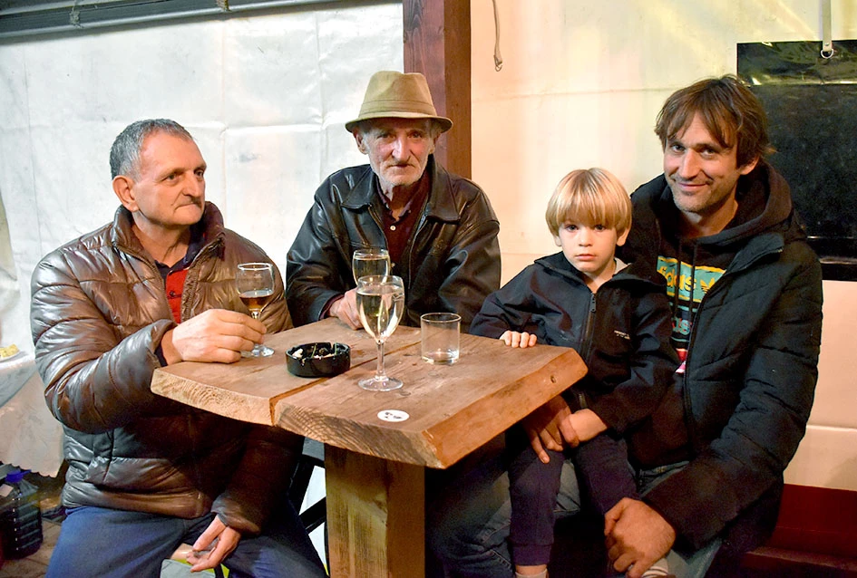 Požeška poduzetnica Ivanka Dodiković proslavila Martinje; Vlado Bauer predvodio obred, kumovi Franjo Lucić i Marinko Markota