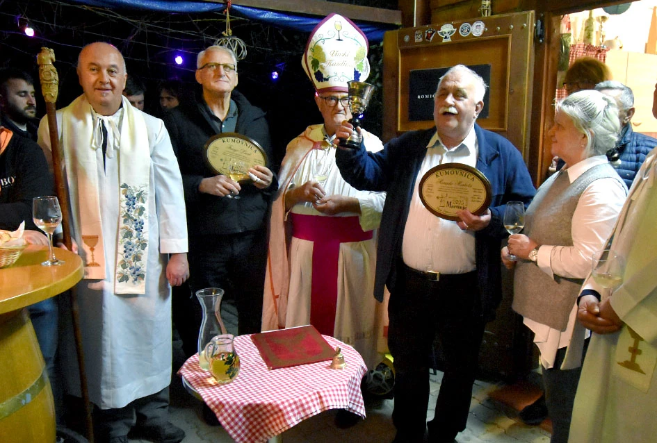 Požeška poduzetnica Ivanka Dodiković proslavila Martinje; Vlado Bauer predvodio obred, kumovi Franjo Lucić i Marinko Markota