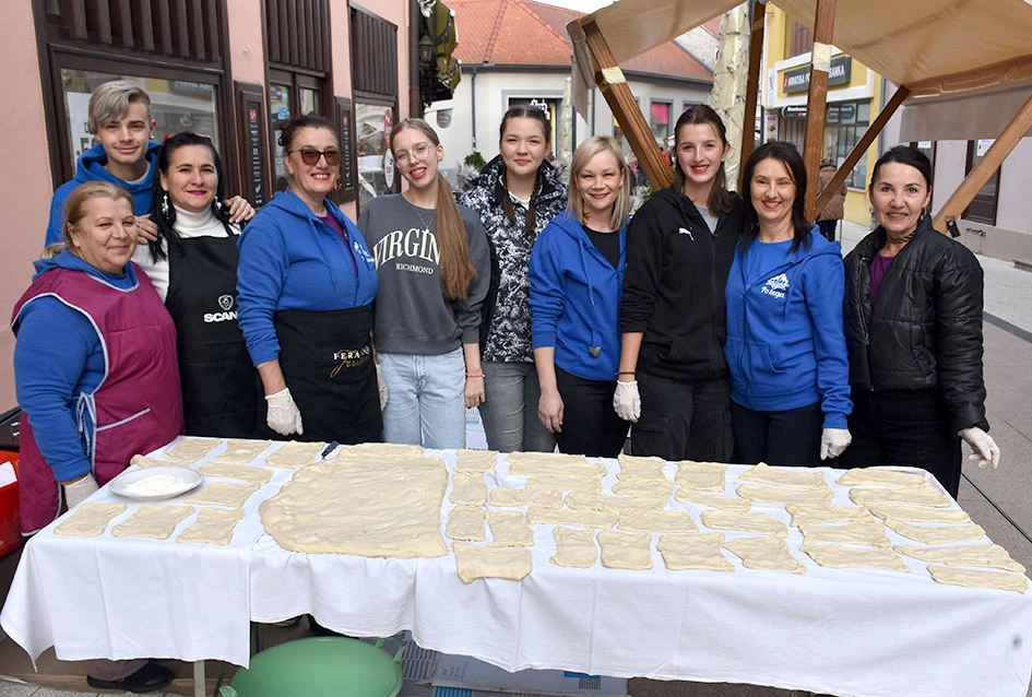 JESEN U POŽEGI: štandovi puni domaćih okusa i tradicionalno krštenje mošta
