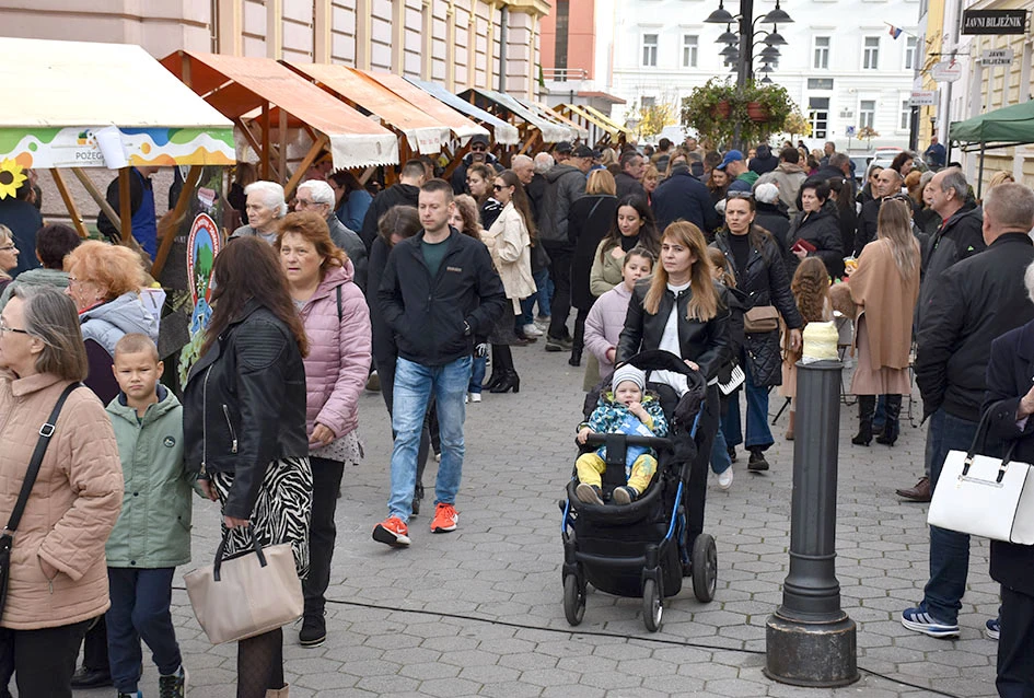 JESEN U POŽEGI: štandovi puni domaćih okusa i tradicionalno krštenje mošta