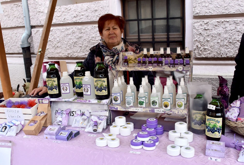 JESEN U POŽEGI: štandovi puni domaćih okusa i tradicionalno krštenje mošta