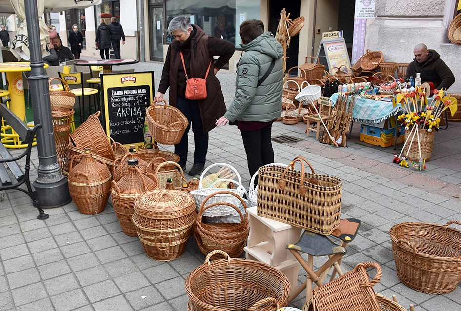 JESEN U POŽEGI: štandovi puni domaćih okusa i tradicionalno krštenje mošta
