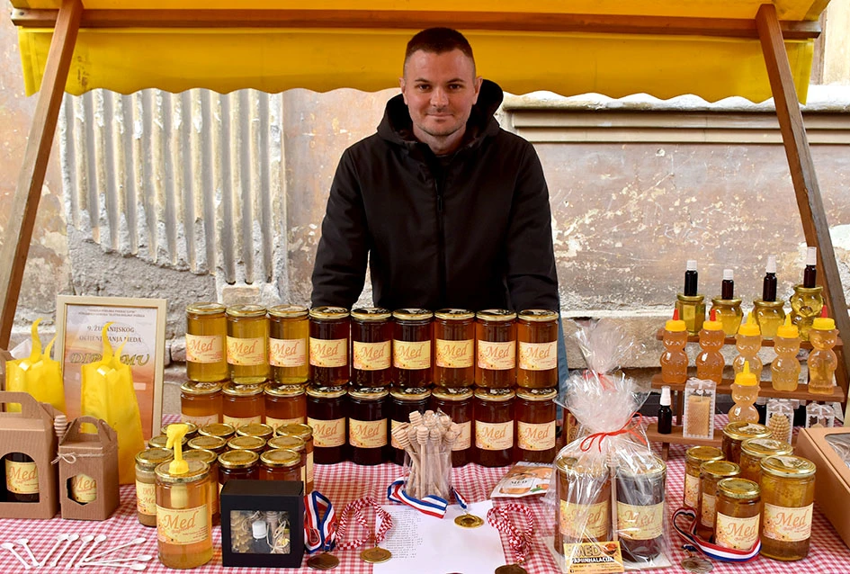 JESEN U POŽEGI: štandovi puni domaćih okusa i tradicionalno krštenje mošta