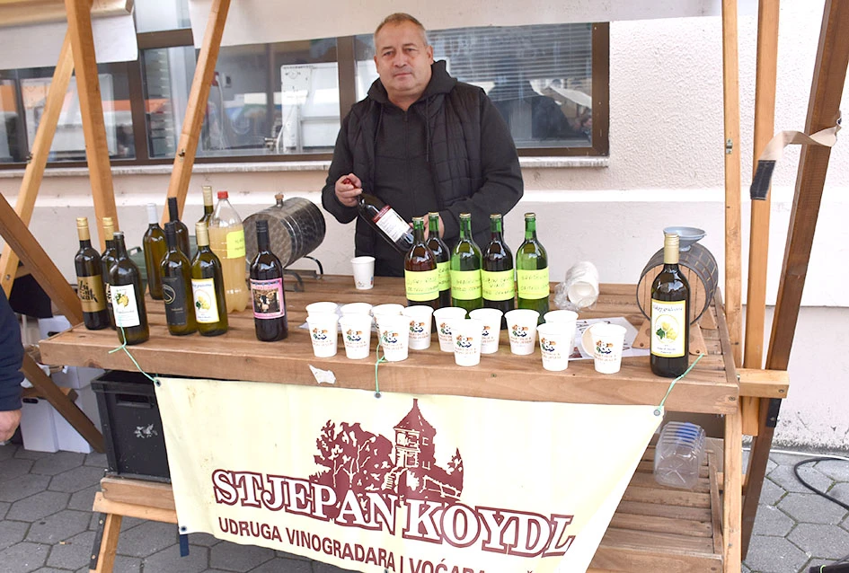 JESEN U POŽEGI: štandovi puni domaćih okusa i tradicionalno krštenje mošta
