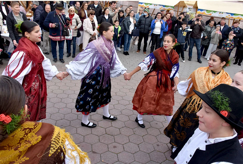 JESEN U POŽEGI: štandovi puni domaćih okusa i tradicionalno krštenje mošta