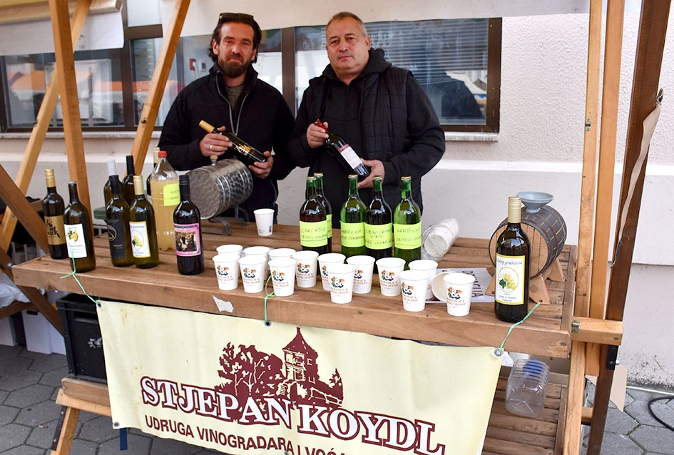 JESEN U POŽEGI: štandovi puni domaćih okusa i tradicionalno krštenje mošta