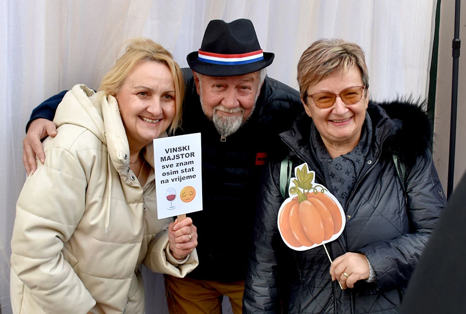 JESEN U POŽEGI: štandovi puni domaćih okusa i tradicionalno krštenje mošta
