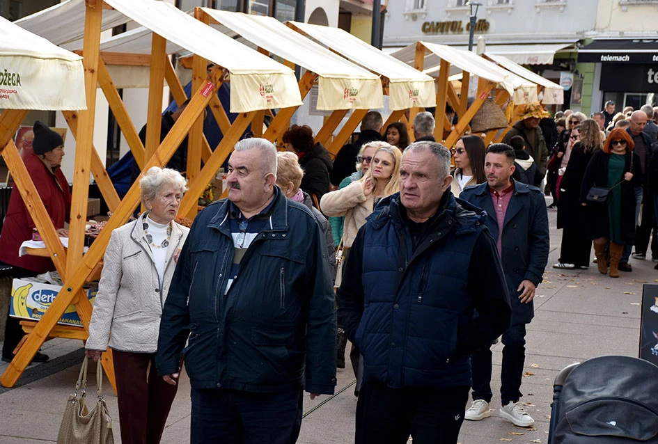 JESEN U POŽEGI: štandovi puni domaćih okusa i tradicionalno krštenje mošta