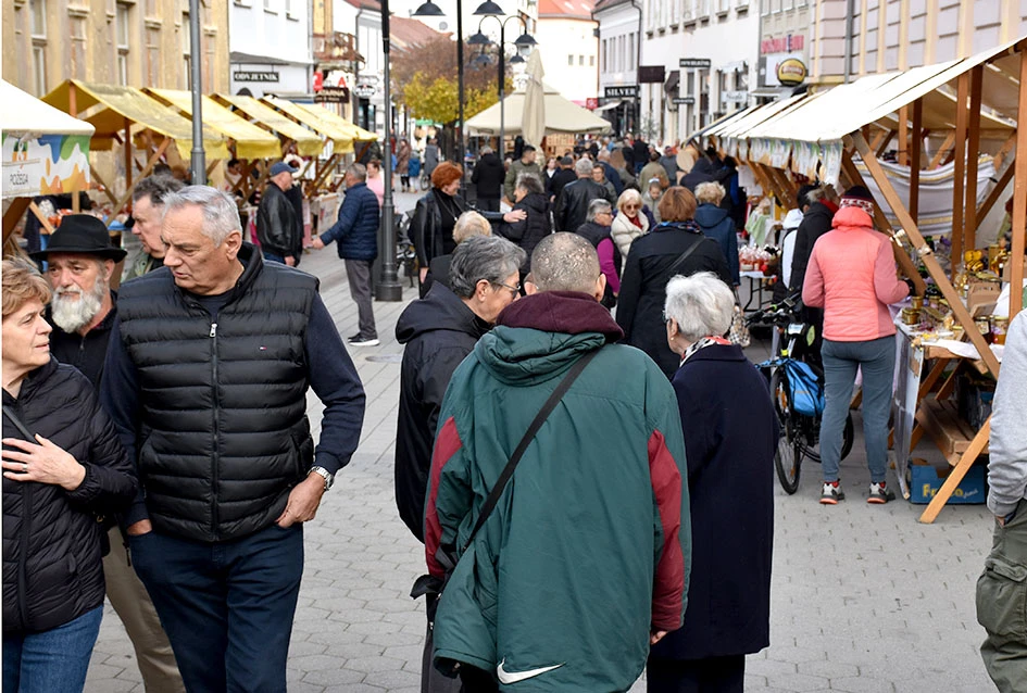 JESEN U POŽEGI: štandovi puni domaćih okusa i tradicionalno krštenje mošta