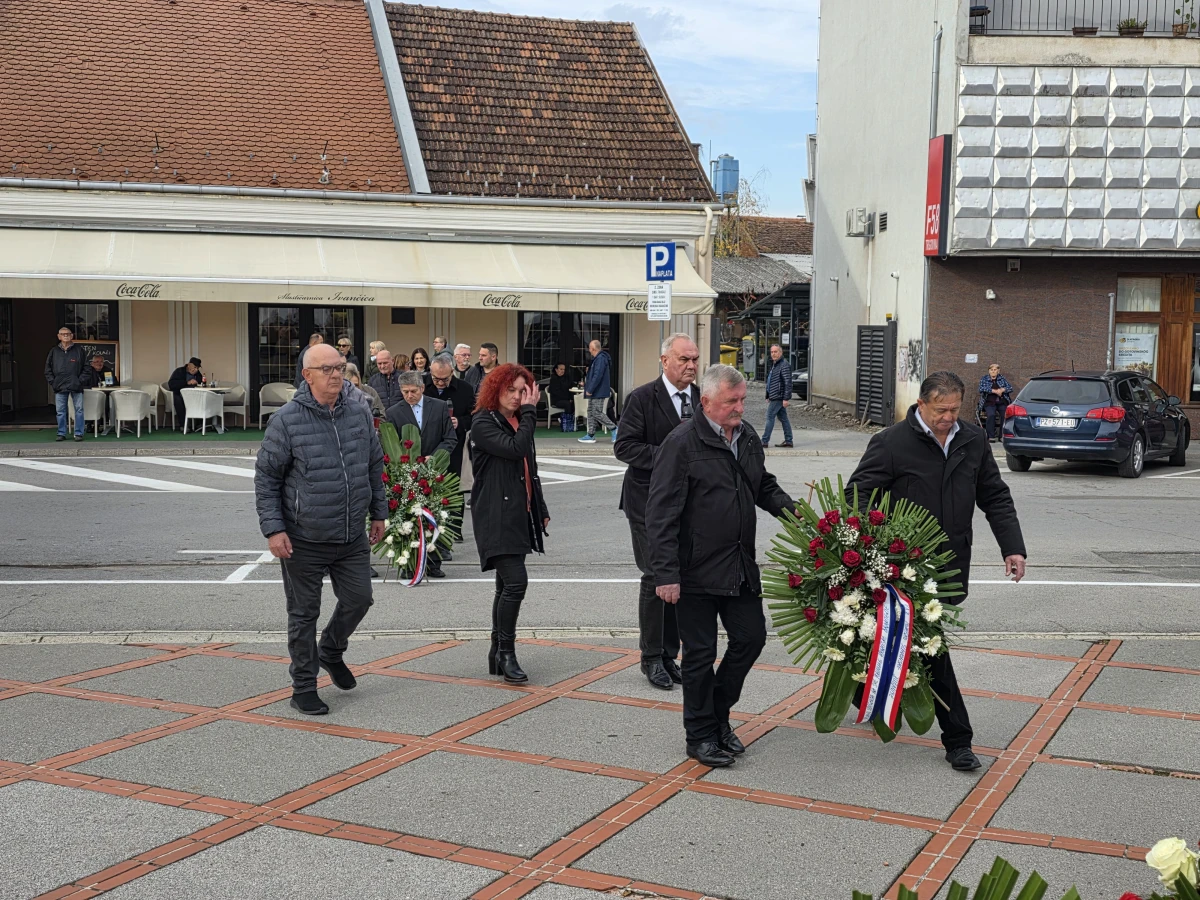 POŽEGA U ZNAKU PIJETETA: Požežani se poklonili žrtvama Vukovara, Škabrnje i svim braniteljima Domovine