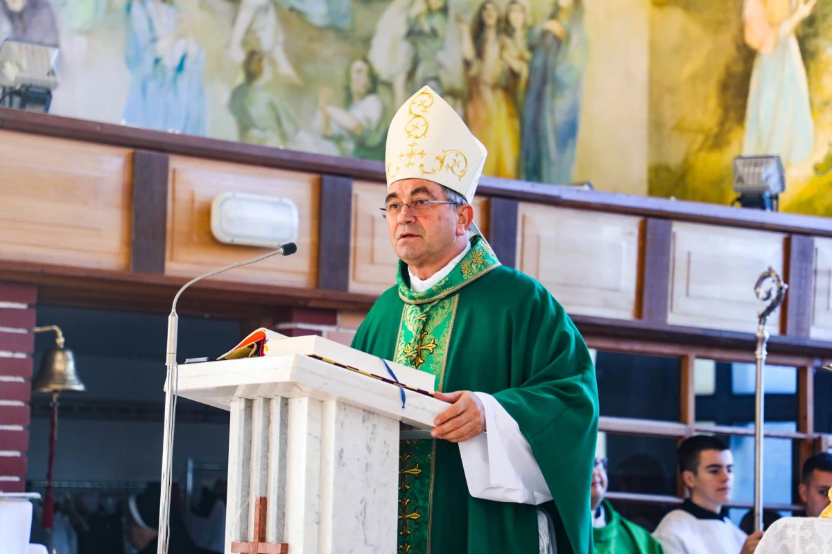 Velika radost u Pleternici: Biskup Ivo krstio peto dijete roditelja Stanišić