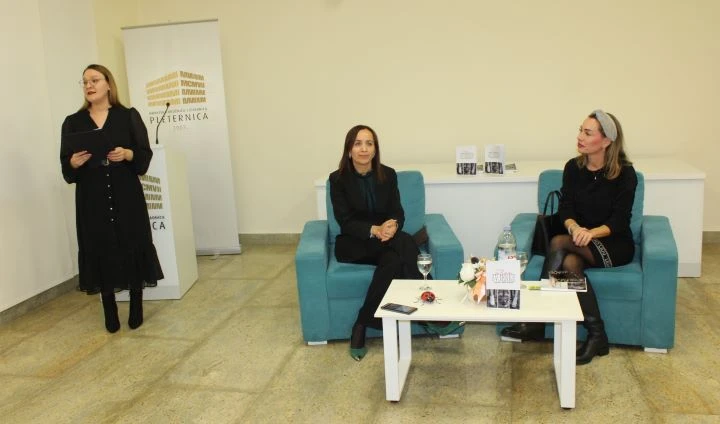 PLETERNICA: Predstavljena knjiga „Srce zvjerke“ Daliborke Carević Devernay iz Zagreba