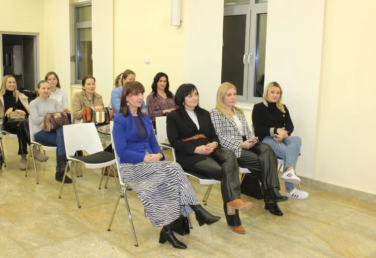 PLETERNICA: Predstavljena knjiga „Srce zvjerke“ Daliborke Carević Devernay iz Zagreba