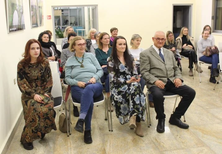 PLETERNICA: Predstavljena knjiga „Srce zvjerke“ Daliborke Carević Devernay iz Zagreba