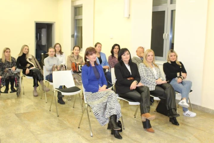 PLETERNICA: Predstavljena knjiga „Srce zvjerke“ Daliborke Carević Devernay iz Zagreba