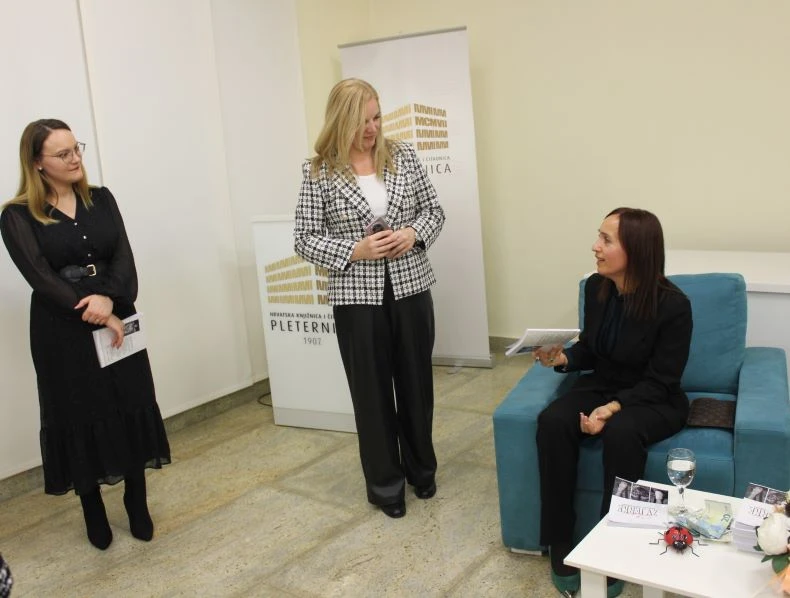PLETERNICA: Predstavljena knjiga „Srce zvjerke“ Daliborke Carević Devernay iz Zagreba