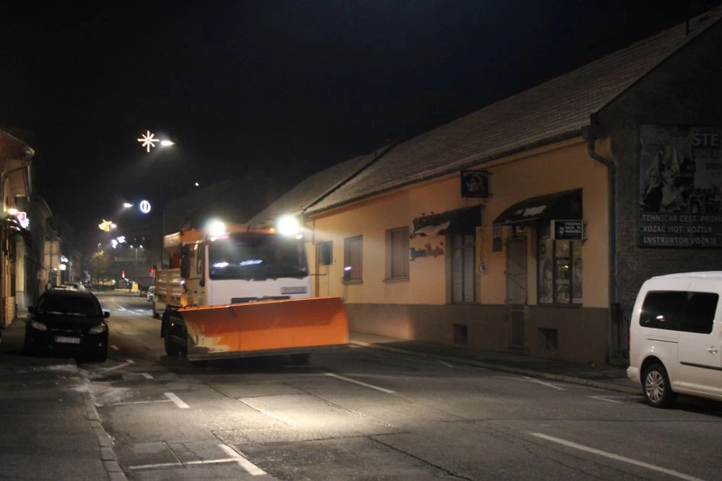 Snježni vikend iza nas: Komunalac Požega odradio posao bez zastoja