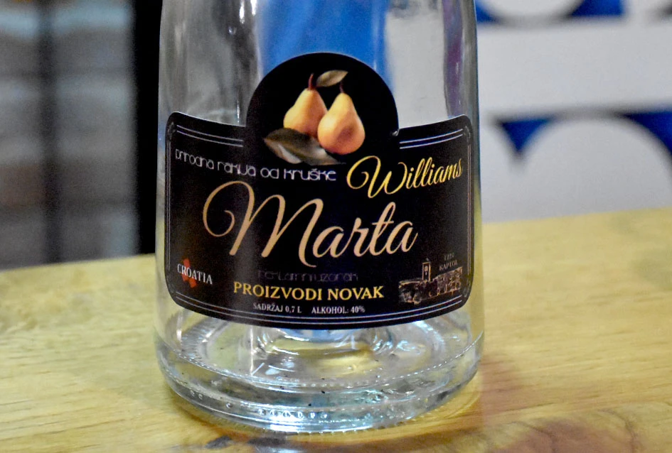 Kaptolčanin Ferdinanad Novak proslavio Martinje i prvi rođendan unučice Marte