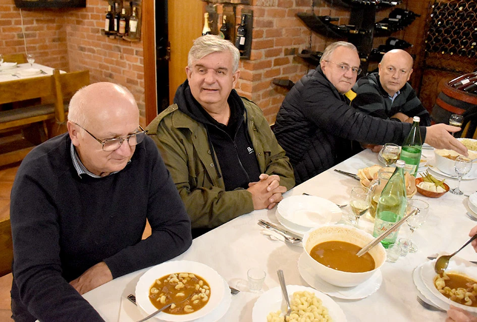 Kaptolčanin Ferdinanad Novak proslavio Martinje i prvi rođendan unučice Marte