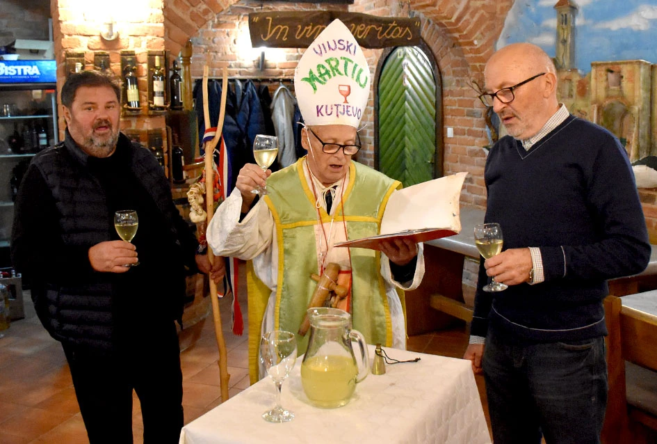 Kaptolčanin Ferdinanad Novak proslavio Martinje i prvi rođendan unučice Marte