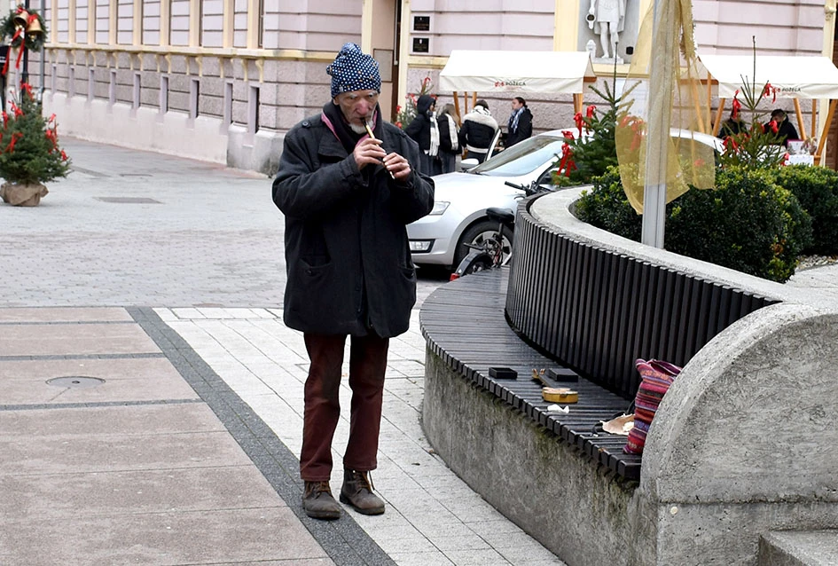 Požeški ulični svirač Rajko: Od tambure do frule za zmije