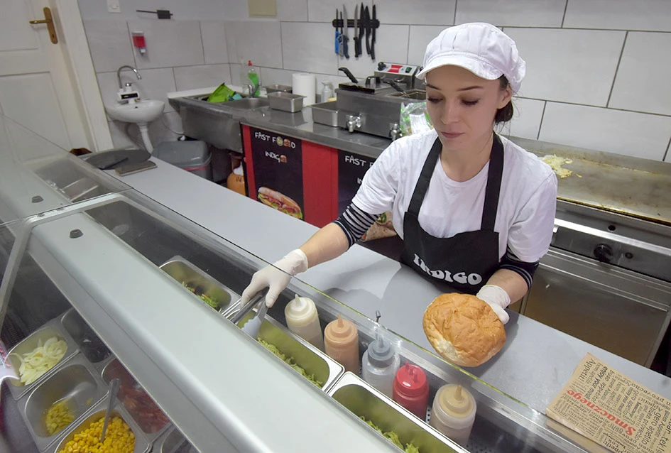 Fast food ’Indigo’ u Požegi: Mjesto gdje se dobro i obilno jede, s obitelji Milinović za kormilom