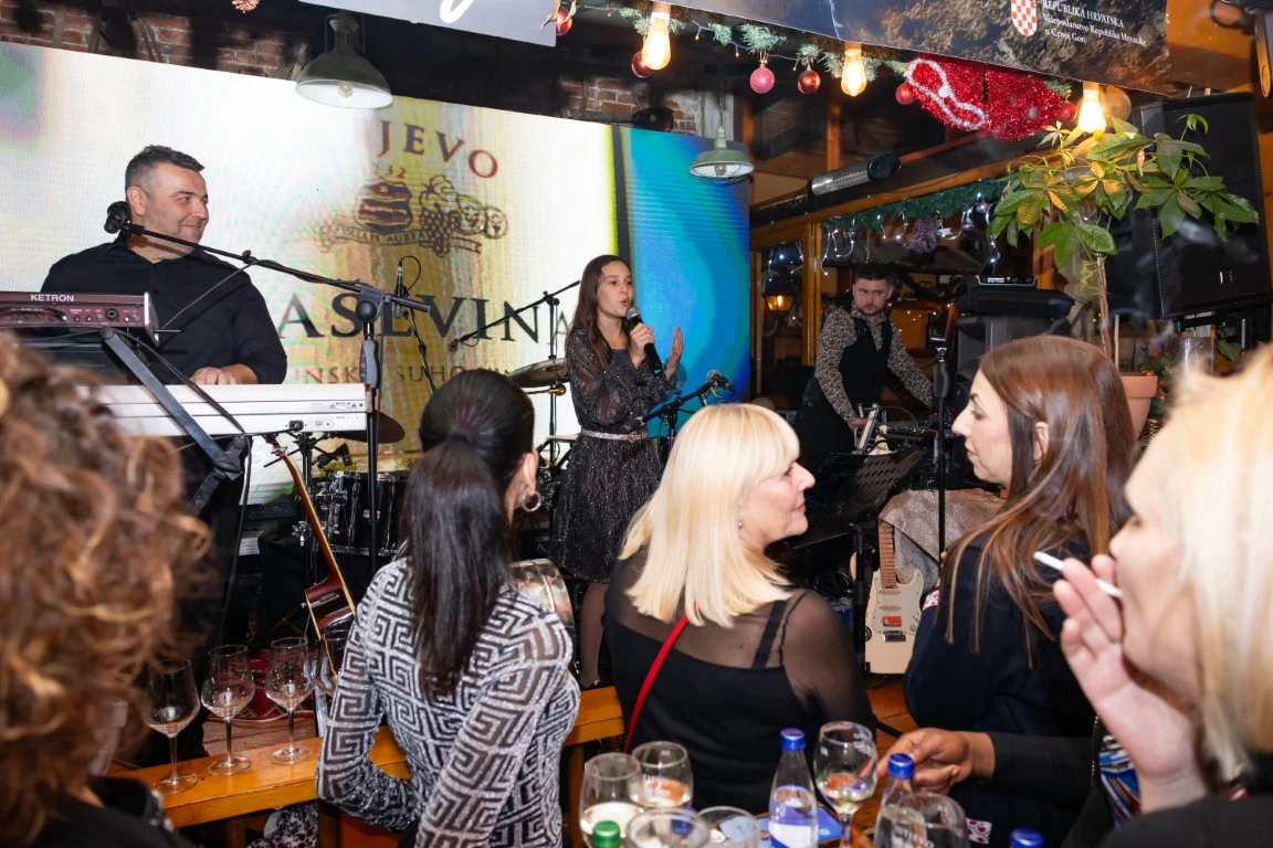 Martinje u Podgorici proslavljeno u svečanom ozračju: Vinarija Kutjevo predstavila mladu graševinu pred više od 500 uzvanika