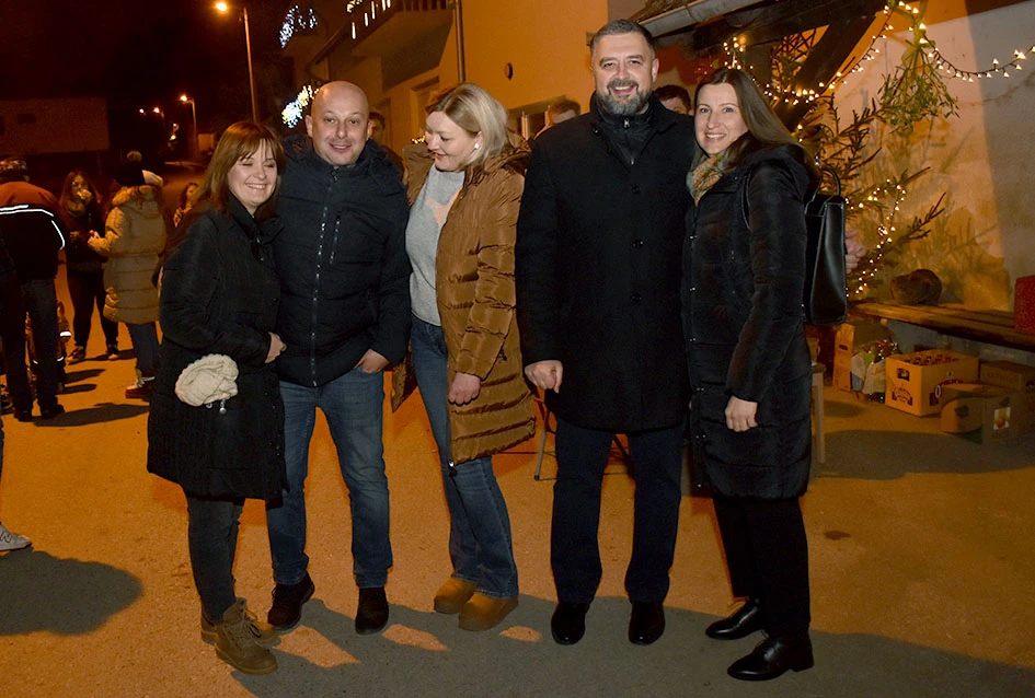 Prvi ’Advent u Vilić selu’ oduševio mještane i goste, Radošić: ’Ovo može biti dobar primjer i drugim malim sredinama’